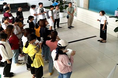 接触企业前沿，筑梦双一流——2016级生物工程同学参观伊利乳业和金忠食品预包装食品批发